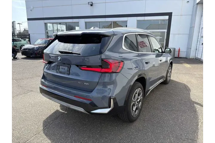 $32943 : BMW X1 2023 AWD xDrive28i 4d image 6