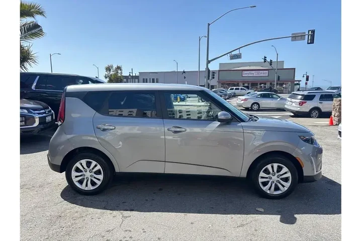 $16188 : Kia Soul 2023 S 4dr Crossove image 8