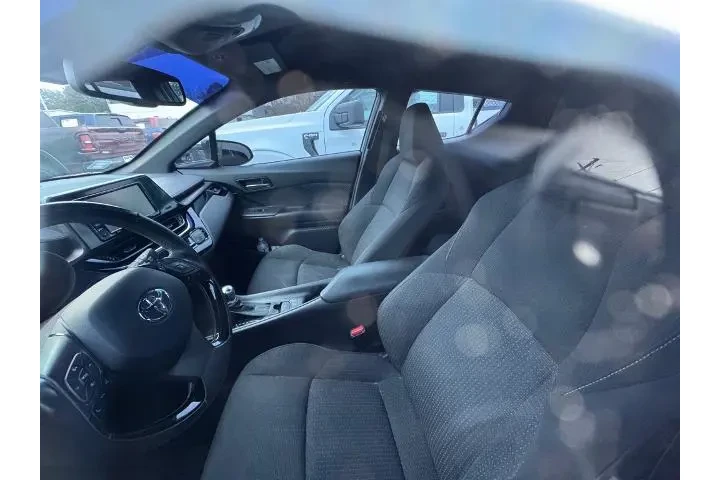 $18664 : Toyota C-HR 2018 XLE 4dr Cro image 8
