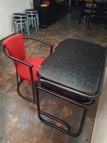 $150000 : Escritorio y silla image 2