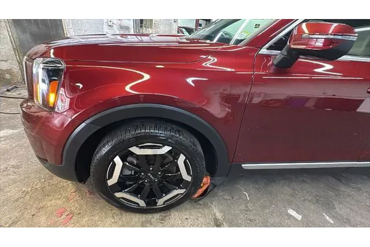 $35995 : Kia Telluride 2024 EX 4dr SU image 9