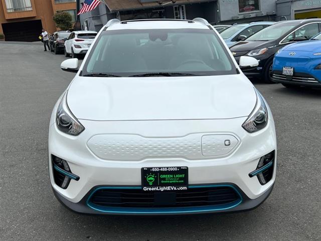 $24900 : Used 2022 Niro EV EX Premium image 2