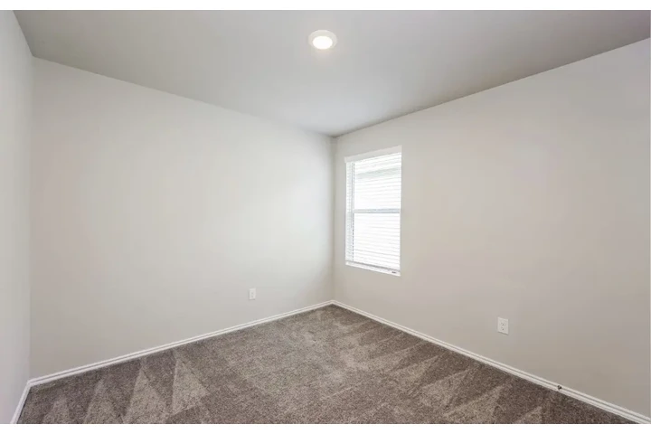 $1900 : Single family home image 9