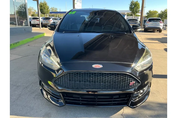 2018 Focus ST Hatch image 2