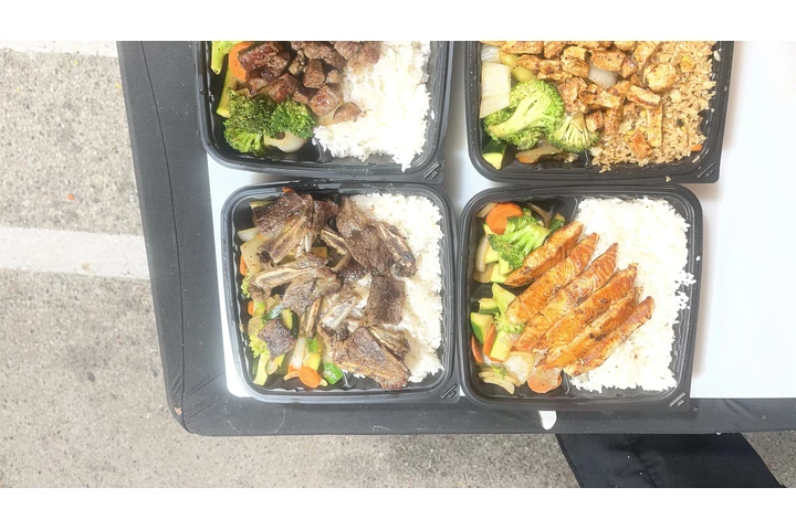 Busco cocinero para hibachi image 2