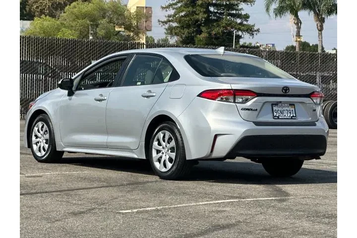 $21920 : Toyota Corolla 2023 LE 4dr S image 5