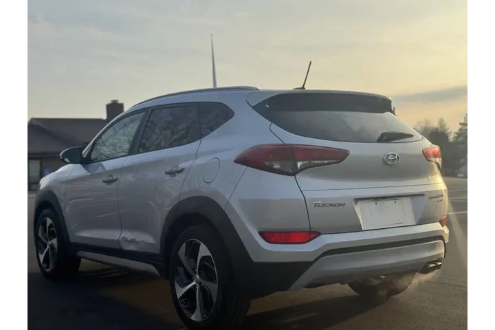 $7999 : 2017 Tucson Sport image 7