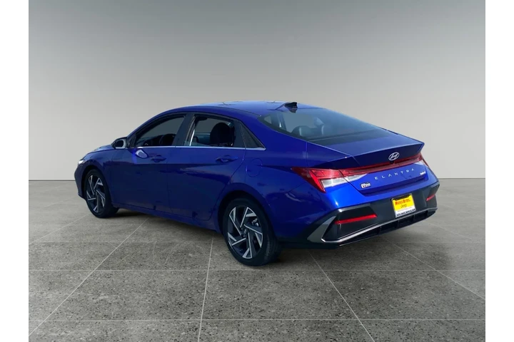 $29001 : Hyundai ELANTRA 2025 Limited image 3