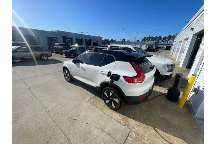 $34645 : Volvo XC40 Recharge 2024 eAW image 6
