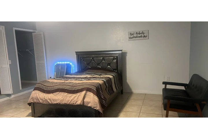 $1200 : EFFICIENCY FOR RENT image 1