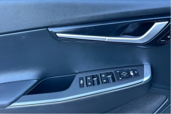 $25800 : Kia EV6 2024 Light 4dr Cross image 10