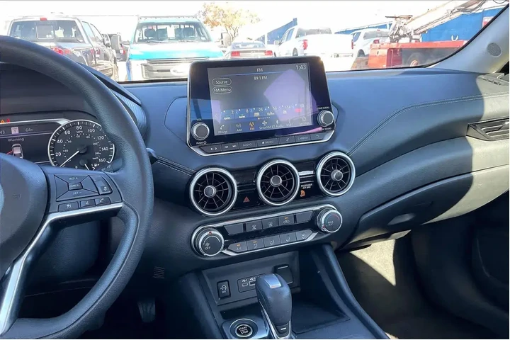 $19823 : Nissan Sentra 2024 SV 4dr Se image 6