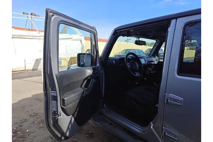 $16830 : Jeep Wrangler Unlimited 2015 image 6