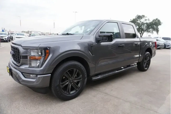 $34988 : Ford F-150 2023 4x2 XL 4dr S image 3