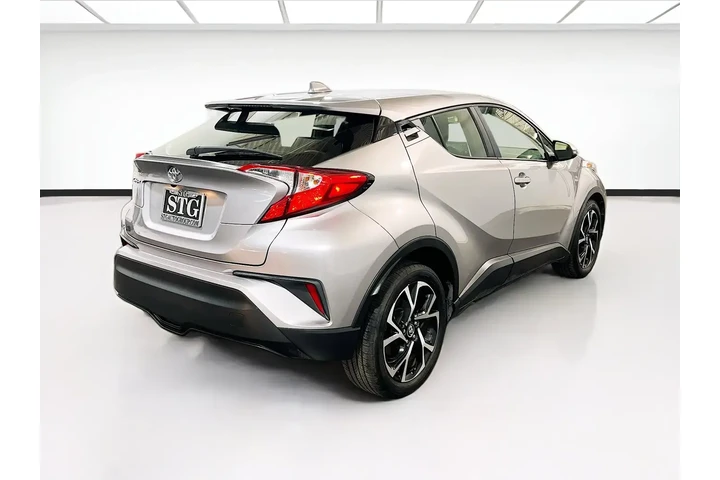 $17250 : Toyota C-HR 2019 XLE 4dr Cro image 1