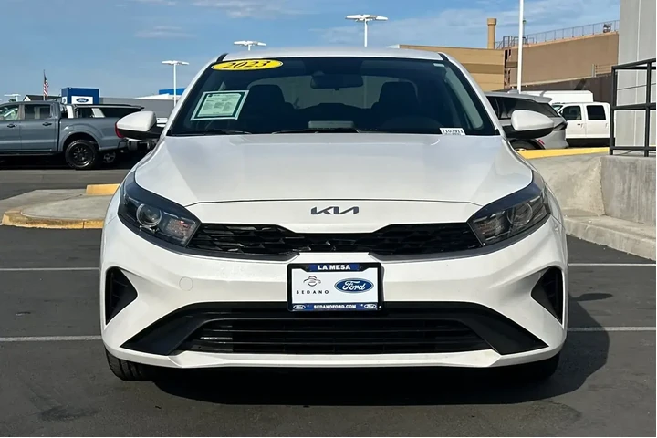 $16900 : Kia Forte 2023 LXS 4dr Sedan image 8