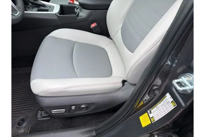 $37992 : Toyota RAV4 2025 XLE Premium image 7