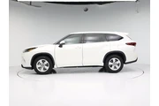 $30998 : Toyota Highlander 2021 LE 4d thumbnail