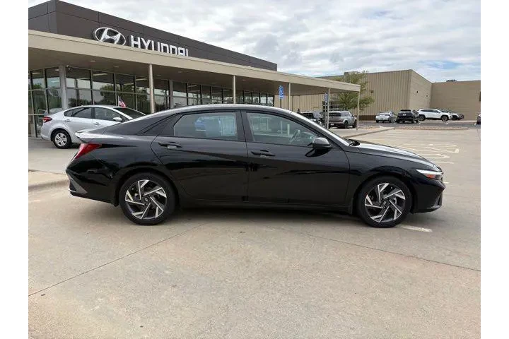 $27498 : Hyundai ELANTRA Hybrid 2025 image 6