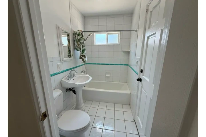 $2500 : 3 Bed 2 Bath in Los Angele, LA image 5