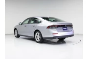 $26998 : Honda Accord 2023 LX 4dr Sed thumbnail