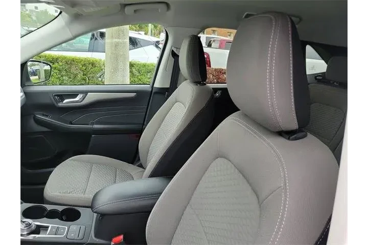 $15990 : Ford Escape 2021 SE 4dr SUV image 9