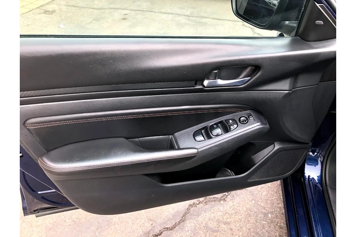 $16990 : 2019 Altima 2.5 SR image 9