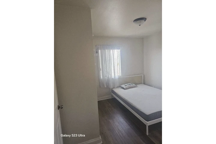 $1000 : cuarto disponible para la rent image 4