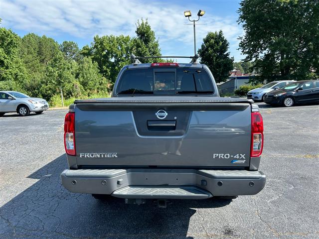 2018 Frontier PRO-4X Crew Cab image 3