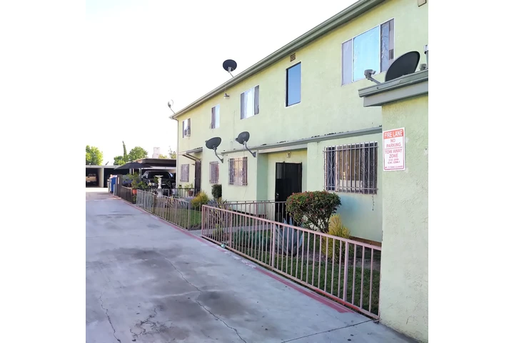 $2350 : Compton –Apt 3 recamaras image 2