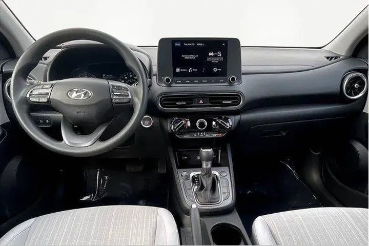 $19682 : Hyundai KONA 2023 SEL 4dr Cr image 4