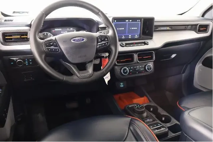 $25332 : Ford Maverick 2023 AWD XLT 4 image 2