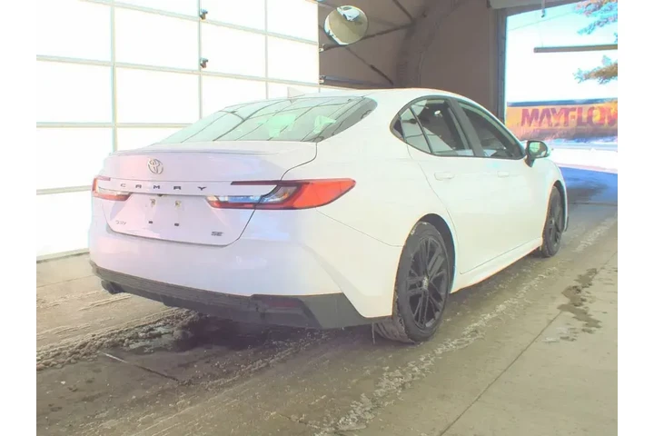 $26990 : Toyota Camry 2025 SE 4dr Sed image 3