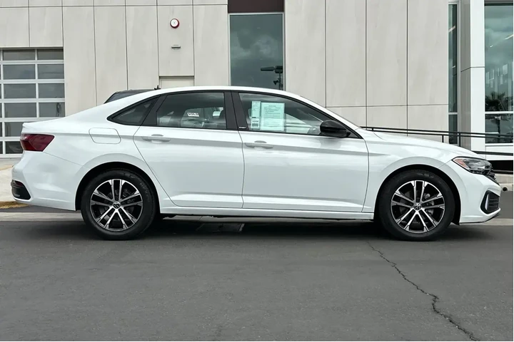 $20900 : Volkswagen Jetta 2023 Sport image 2