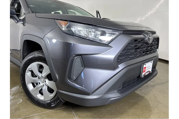 $27388 : Gold Certified2022 RAV4 LE image 6