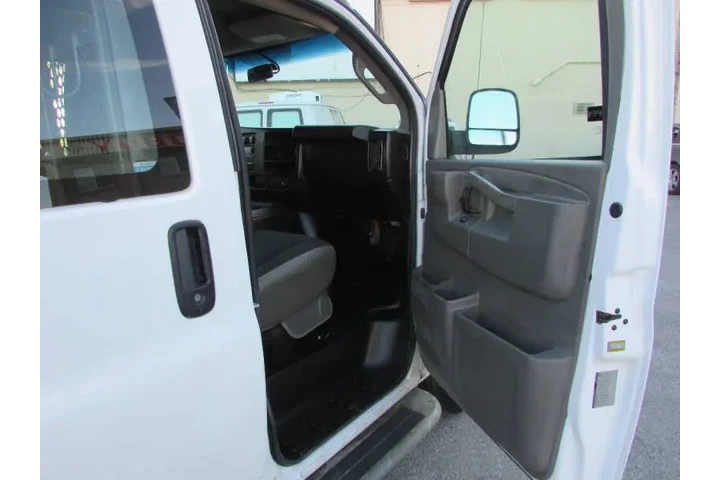 $11995 : 2018 GMC Savana 2500 image 10