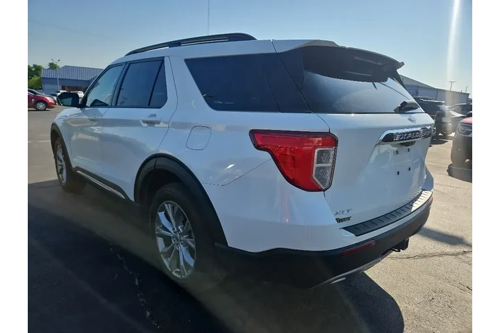 $33706 : Ford Explorer 2023 AWD XLT 4 image 4