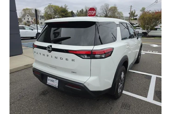$28507 : Nissan Pathfinder 2024 AWD S image 6