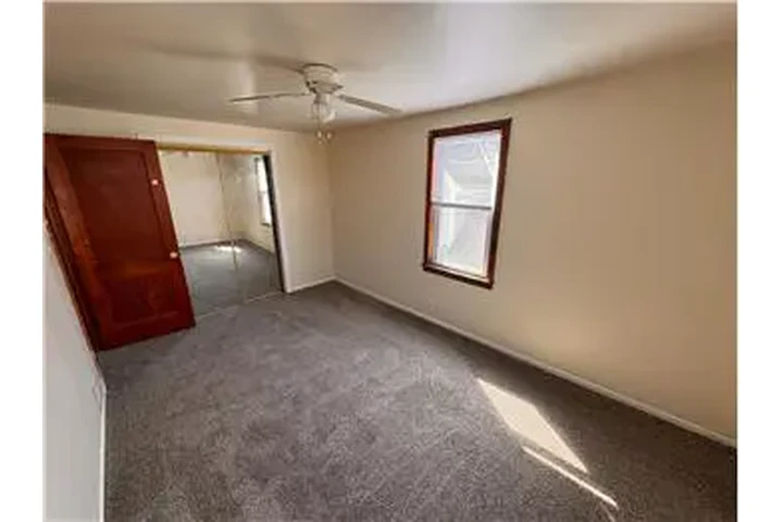 $1250 : Rental property with 2 bedro image 2