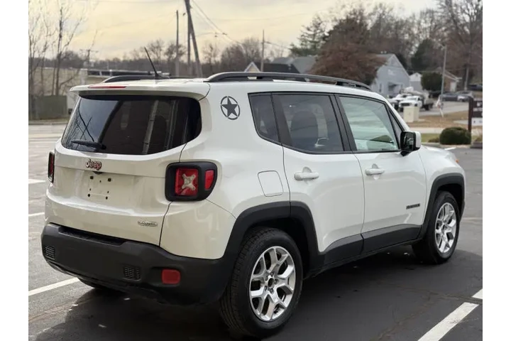 $7999 : 2017 Renegade Latitude image 5