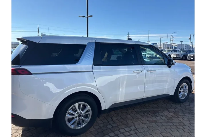 2023 Carnival LX image 4