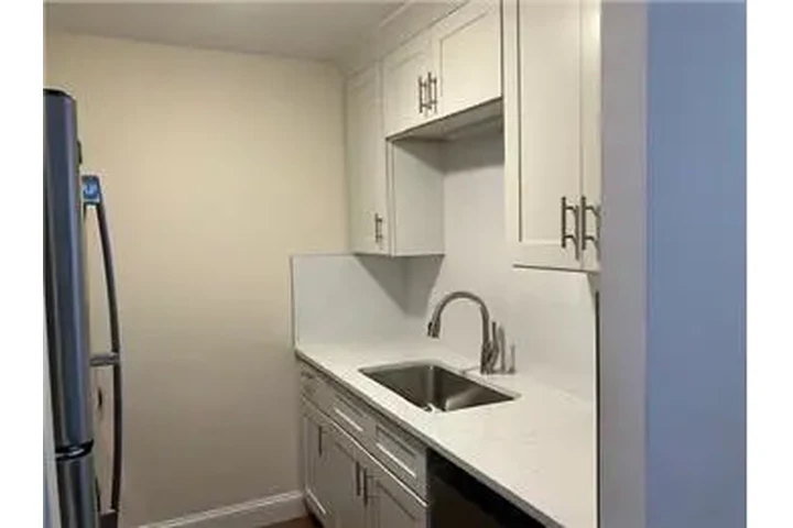 $2300 : Rental property with 1 bedro image 1