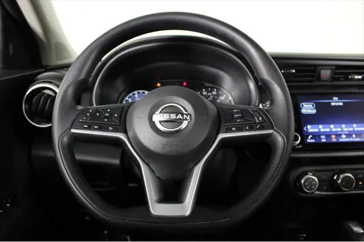 $17246 : Nissan Kicks 2023 SV 4dr Cro image 9