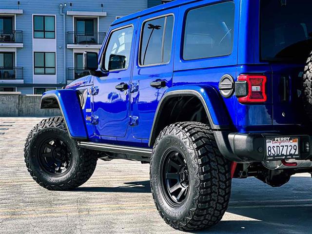 2020 Wrangler Unlimited Recon image 5