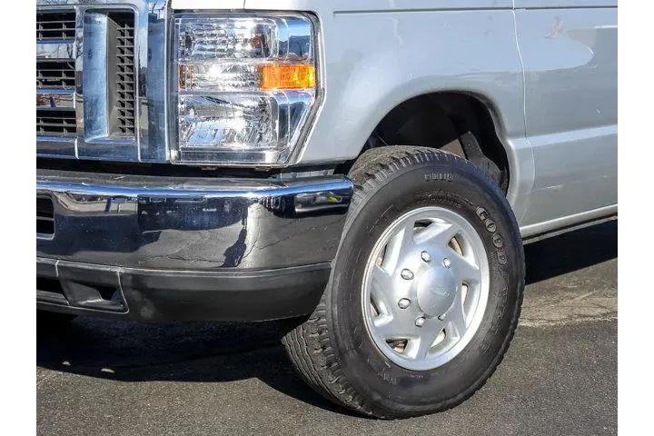 $17890 : Ford E-Series 2010 E-350 SD image 3