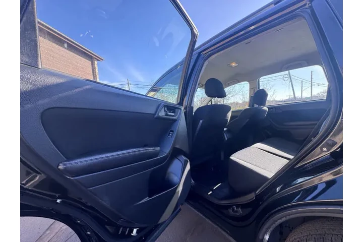 $8999 : 2016 Forester 2.5i image 9