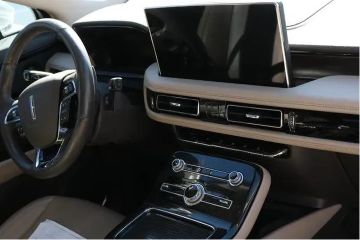 $38196 : Lincoln Nautilus 2022 AWD Re image 6