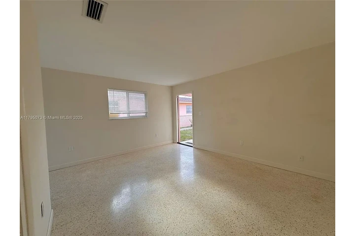 $900 : 2 dormitorios 1 baño unidad image 2