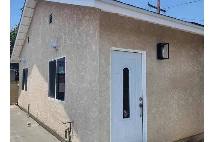 $2050 : Powered, Prime Location 3-Bed image 1