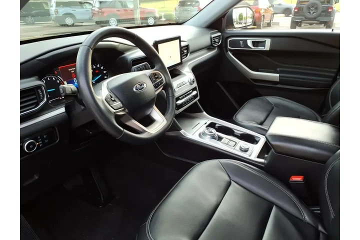 $33764 : Ford Explorer 2024 AWD XLT 4 image 9